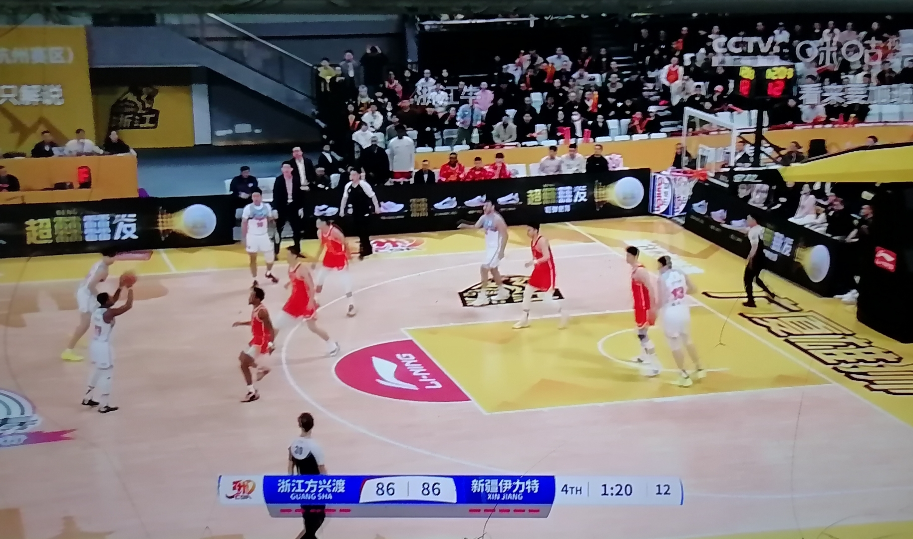 强队对决场面火爆，精彩瞬间不容错过的简单介绍