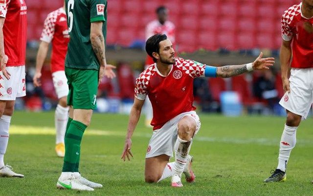 关于沙尔克04遭遇失利，战绩略显低迷的信息