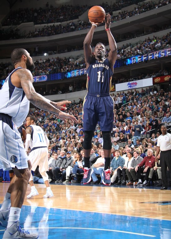 包含鹈鹕力克森林狼，霍勒迪独得25分的词条