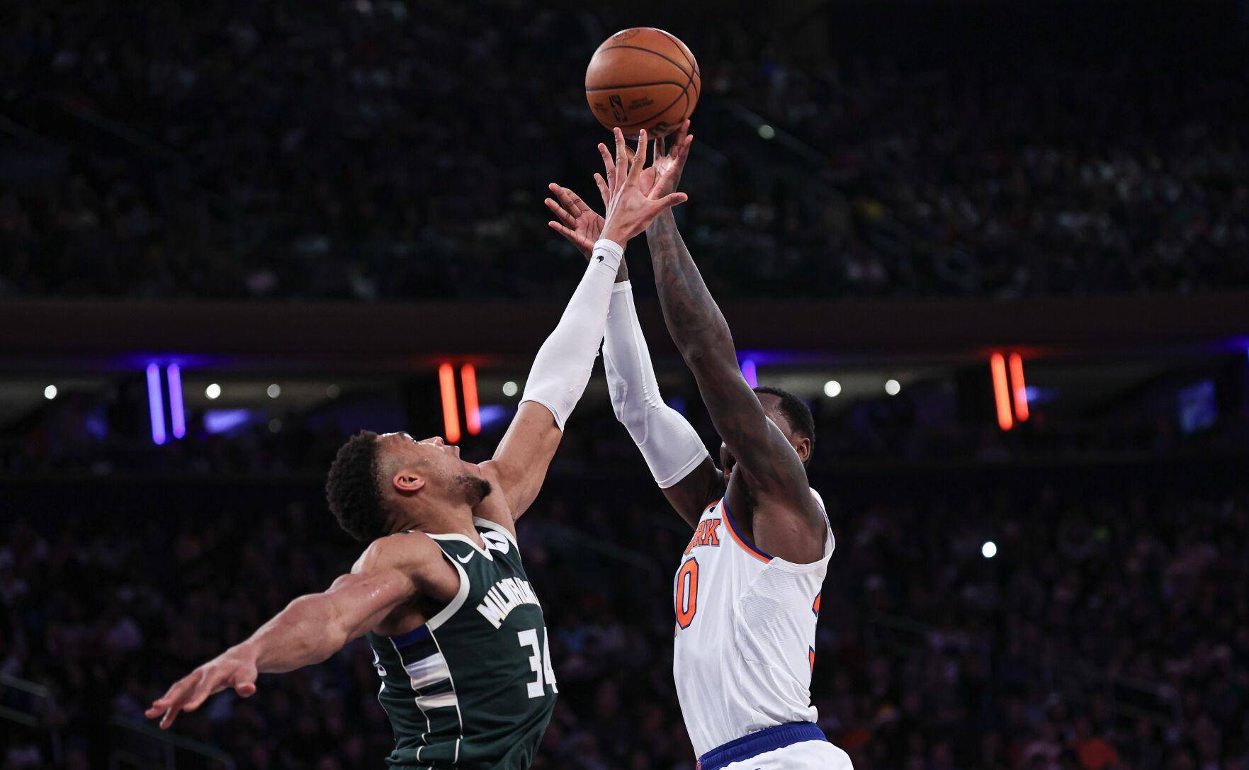 雄鹿擒下尼克斯，取得胜利