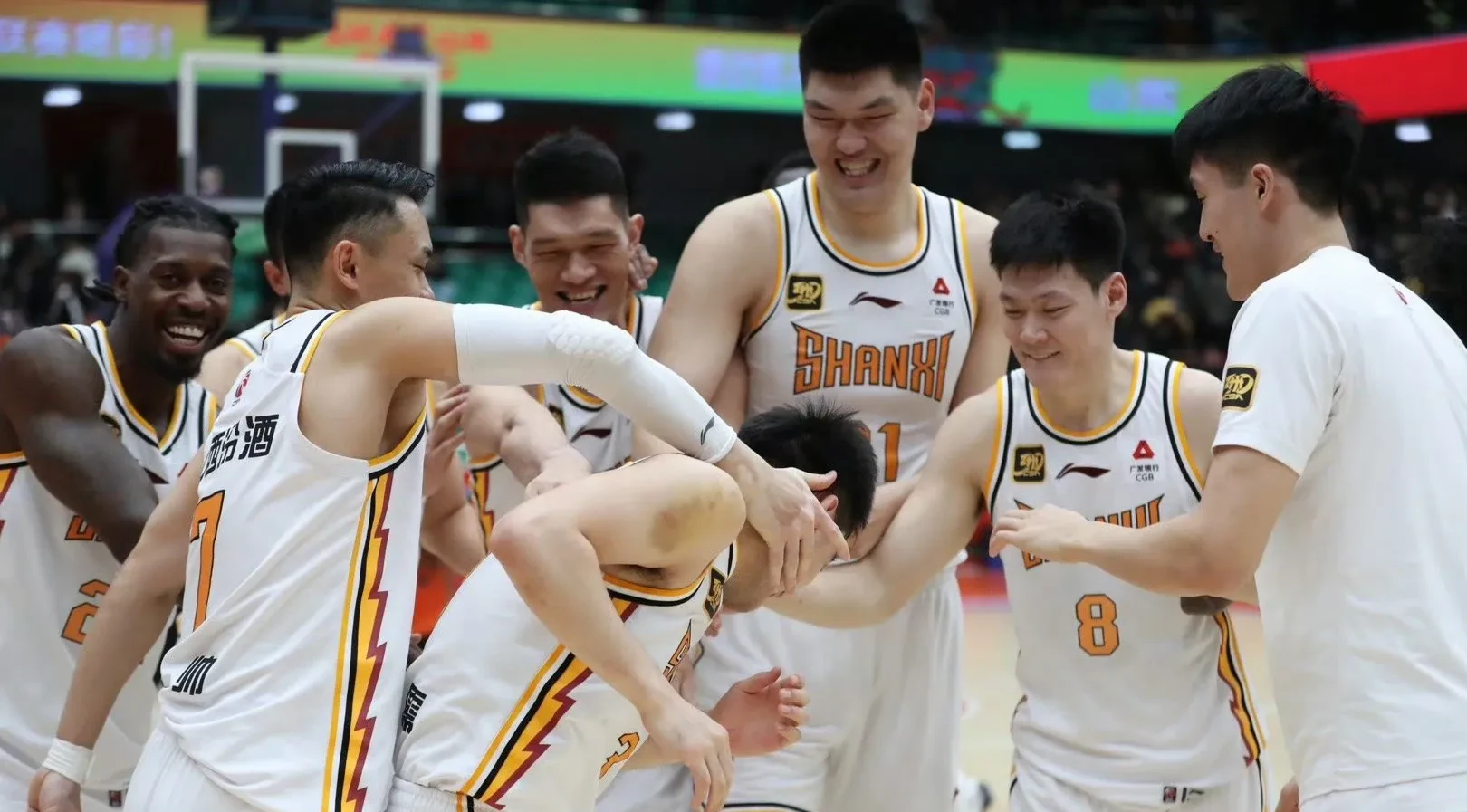 爱游戏在线登录-山东队主场不敌浙江队，遭遇连败