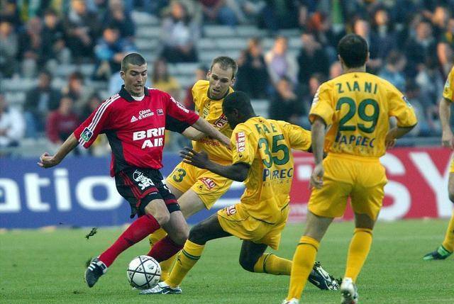 关于南特队主场抢分，支撑保级希望的信息