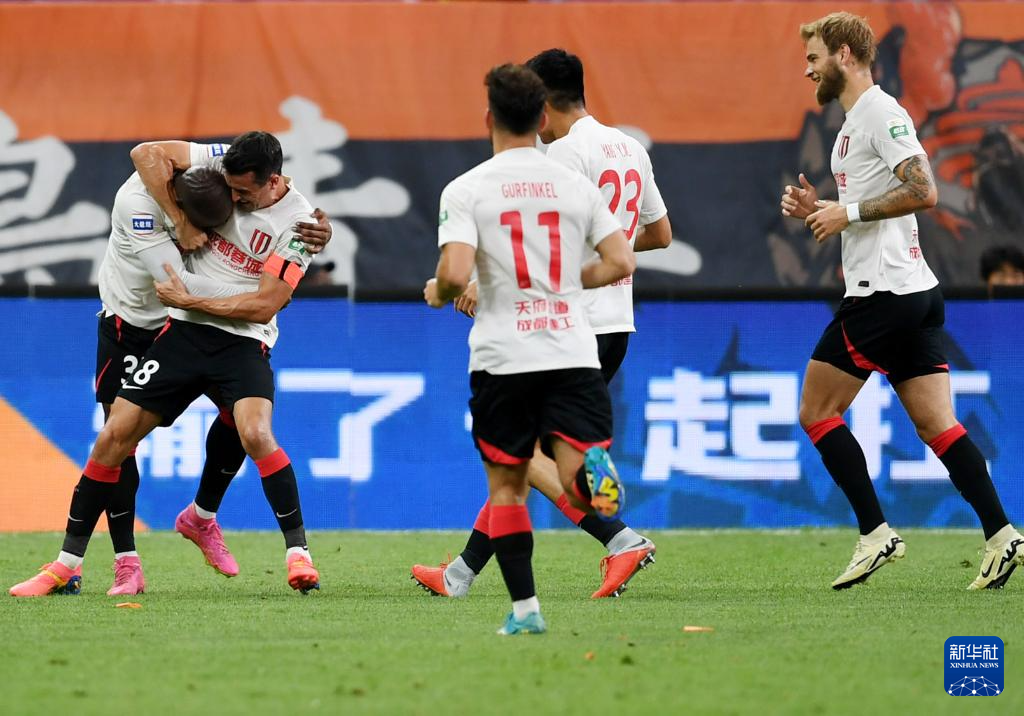 爱游戏在线-精彩瞬间回顾：国内足球联赛场面火爆的简单介绍