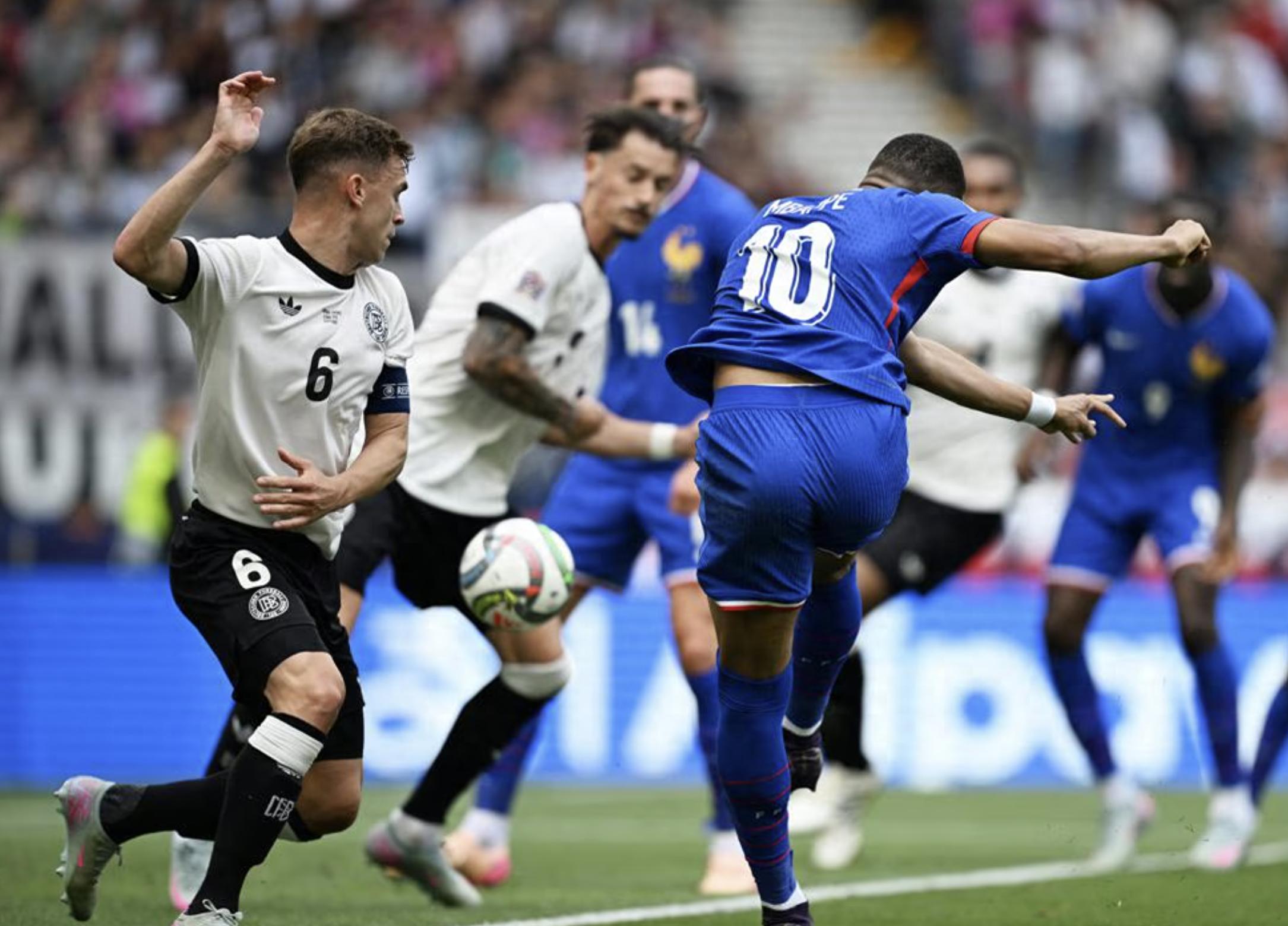 欧洲足球之巨星对抗再度上演的简单介绍 欧洲足球之巨星对抗再度上演的简单介绍