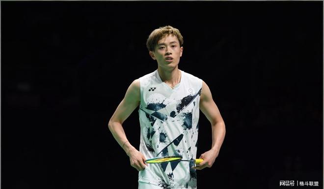 爱游戏官网-羽毛球男子单打半决赛：日本选手晋级